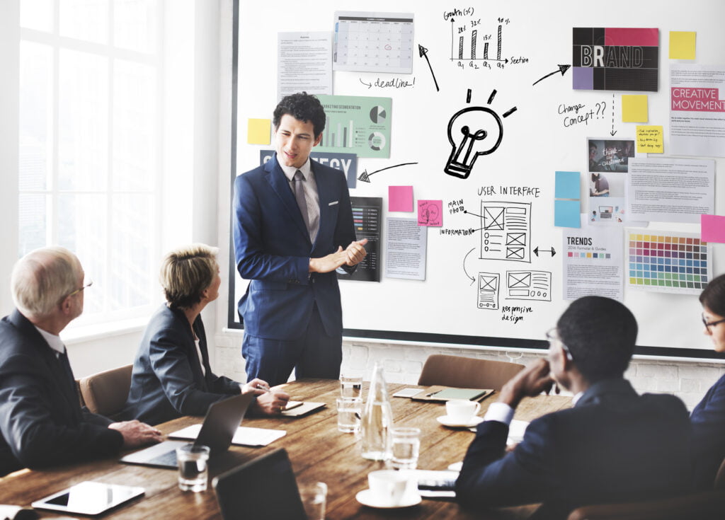 Entenda a importância de fazer coaching de vendas e veja como essa estratégia aprimora habilidades, melhora a comunicação e ajuda a alcançar resultados de vendas mais eficazes.