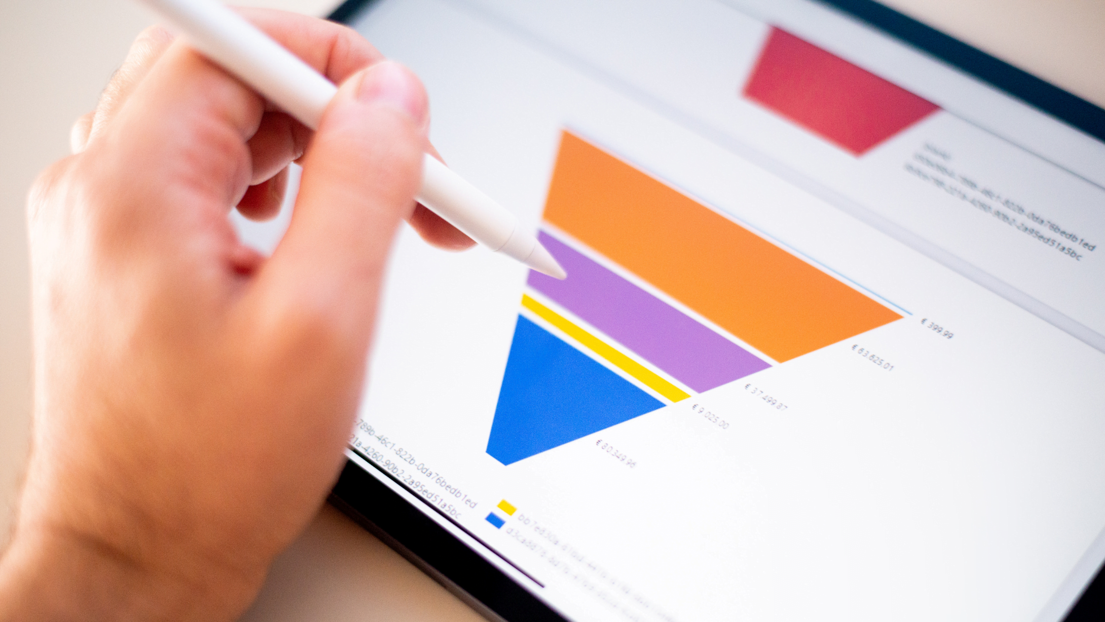 Aprenda a monitorar métricas outbound em cada etapa do funil, da prospecção ao fechamento, para melhorar a performance e maximizar os resultados das suas vendas.