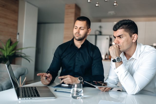 Quer saber quanto cobrar por consultoria comercial? Entenda os principais fatores que influenciam o valor e como definir preços adequados para seus serviços.