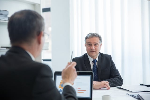 Entenda qual é a função de um consultor e como sua expertise pode transformar seu negócio, resolvendo problemas e promovendo melhorias estratégicas.